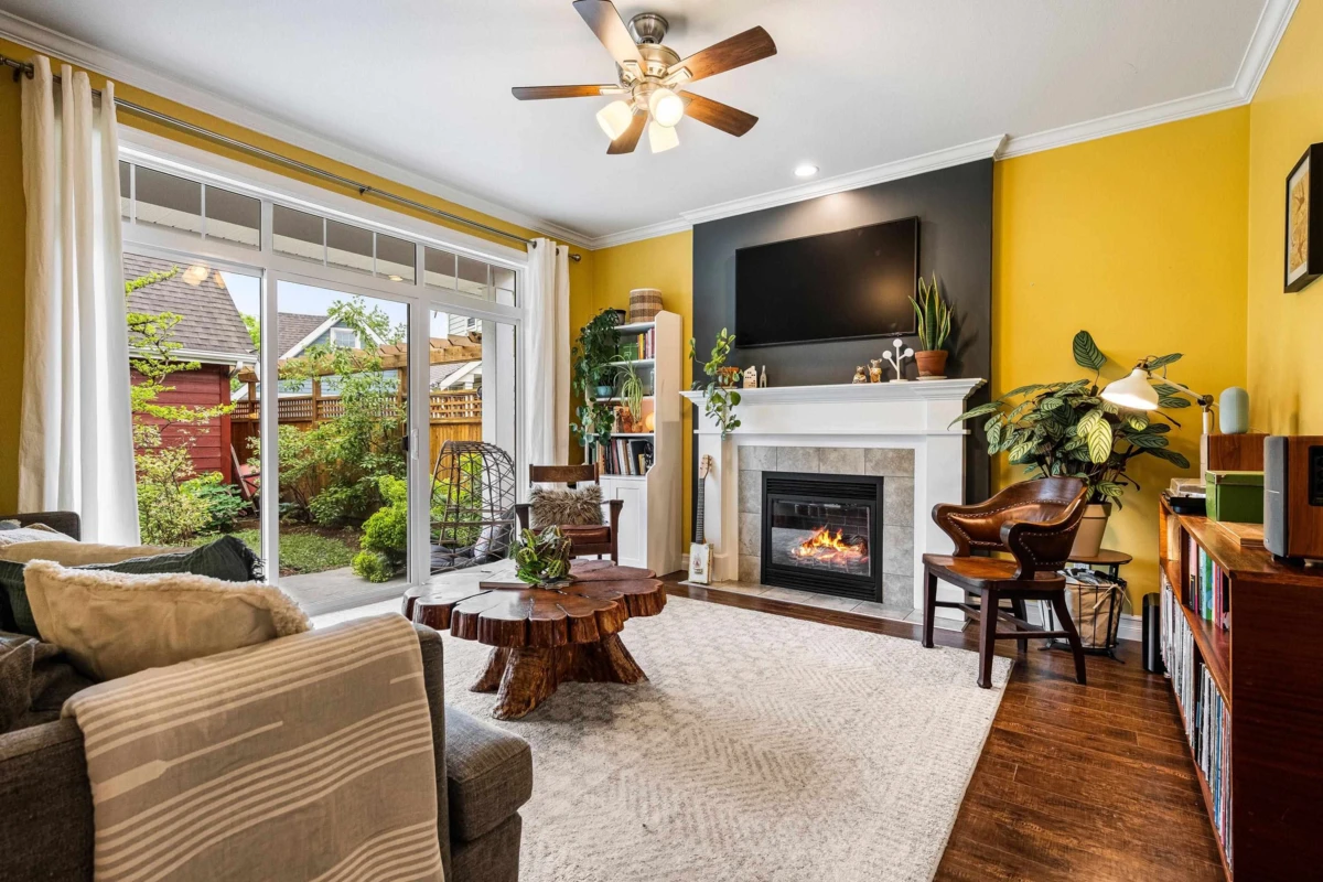 Living Room Photo of 45386 Watson Road, Chilliwack, BC