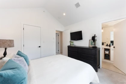 Guest Bathroom Photo of 23 12018 237 Street, Maple Ridge, BC
