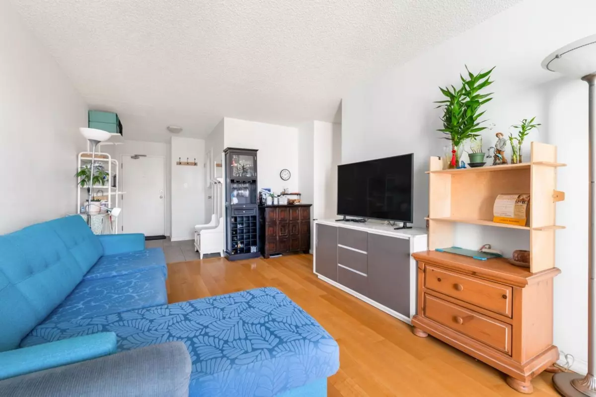 Dining Area Photo of 304 7100 Gilbert Road, Richmond, BC