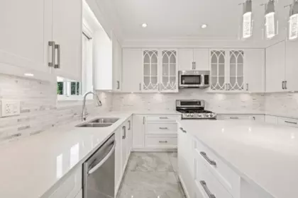 Kitchen Island Photo of 1720 Sutherland Avenue, North Vancouver, BC