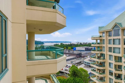 Hot Tub / Spa Photo of 18D 338 Taylor Way, West Vancouver, BC