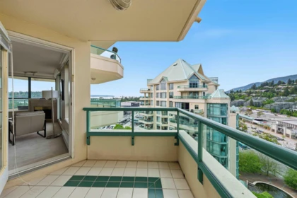Swimming Pool Photo of 18D 338 Taylor Way, West Vancouver, BC