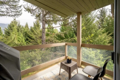 Breakfast Nook Photo of 23 6127 Eagle Ridge Crescent, Whistler, BC