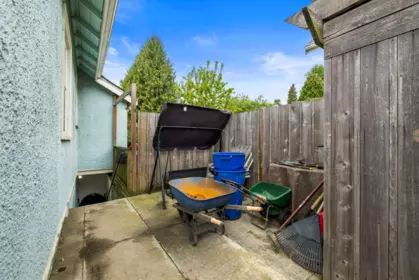 Mudroom Photo of 33433 3 Avenue, Mission, BC