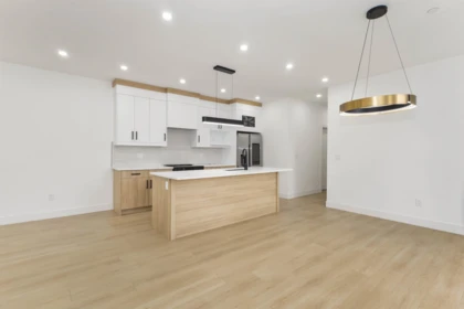 Kitchen Island Photo of 32513 Higginbottom Court, Mission, BC