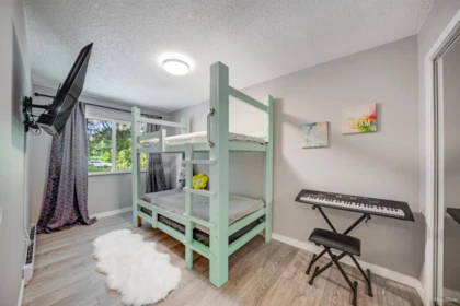 Entry Foyer Photo of 2535 Gordon Avenue, Port Coquitlam, BC