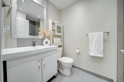 Powder Room Photo of 2535 Gordon Avenue, Port Coquitlam, BC