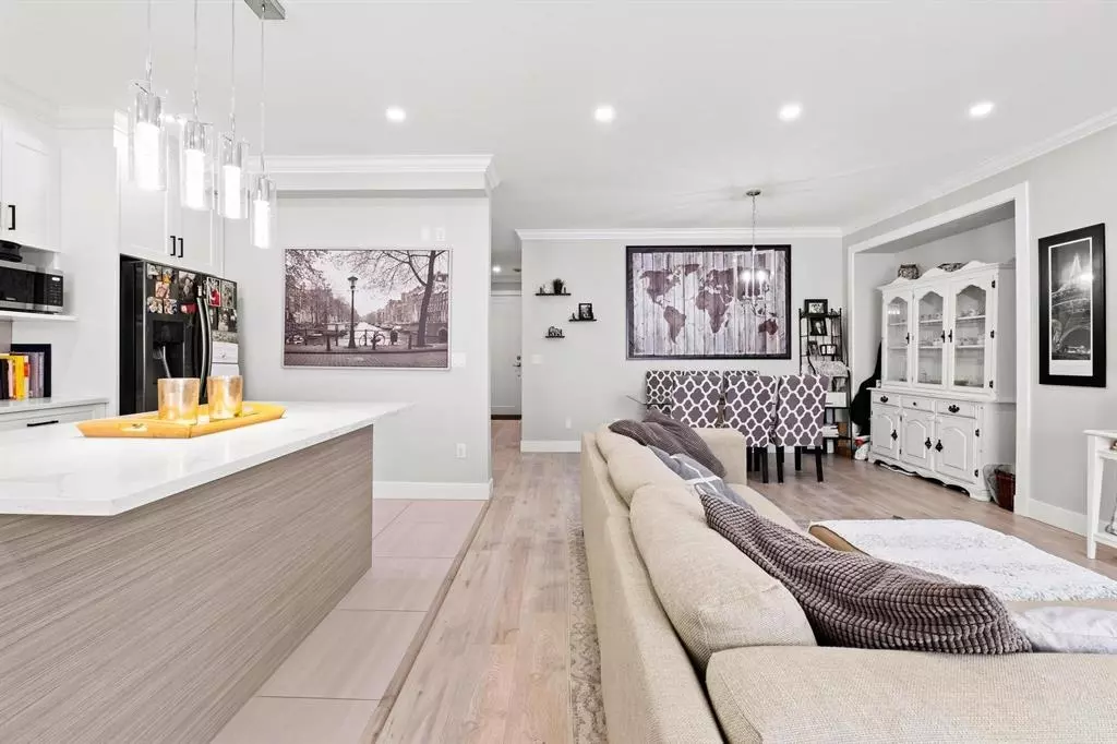 Family Room Photo of 19436 72a Avenue, Surrey, BC