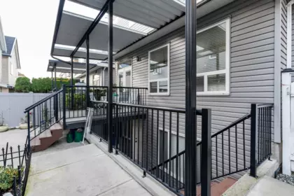 Front Yard Photo of 19470 72 Avenue, Surrey, BC