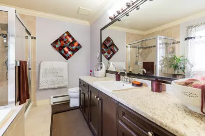 Guest Bathroom Photo of 19470 72 Avenue, Surrey, BC