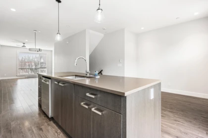 Kitchen Island Photo of 3 45615 Tamihi Way, Chilliwack, BC