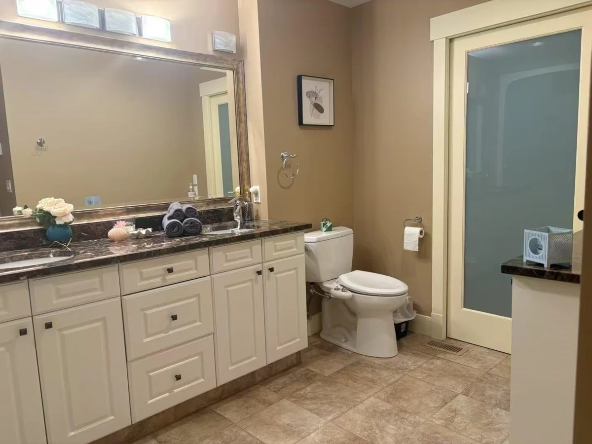 Primary Bathroom Photo of 5393 Sans Souci Road, Sunshine Valley, BC