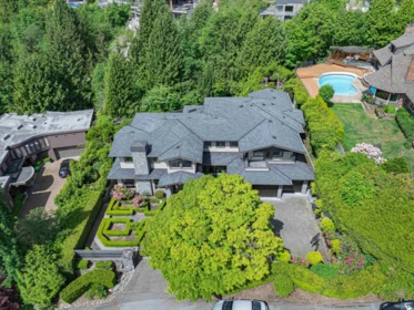 Fitness Center Photo Near 1108 Highland Place, West Vancouver, BC