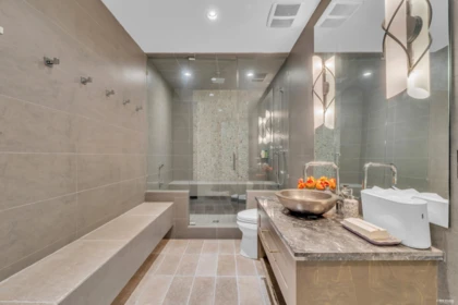 Hot Tub / Spa Photo of 1108 Highland Place, West Vancouver, BC