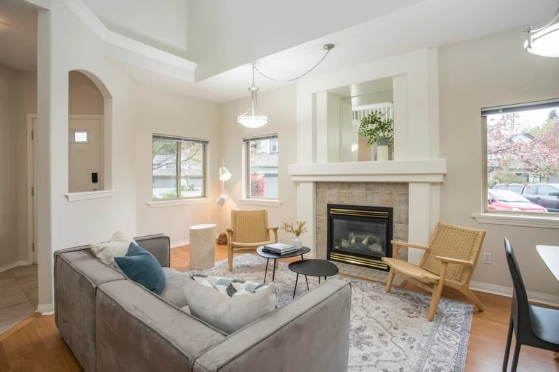Dining Area Photo of 7 3387 King George Boulevard, Surrey, BC