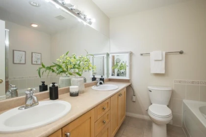 Basement Recreation Room Photo of 7 3387 King George Boulevard, Surrey, BC