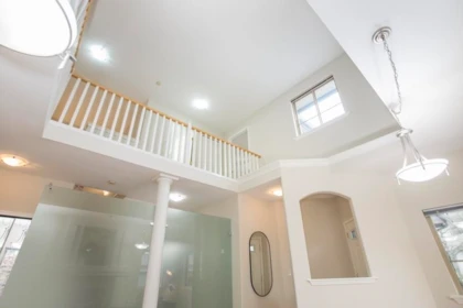 Entry Foyer Photo of 7 3387 King George Boulevard, Surrey, BC