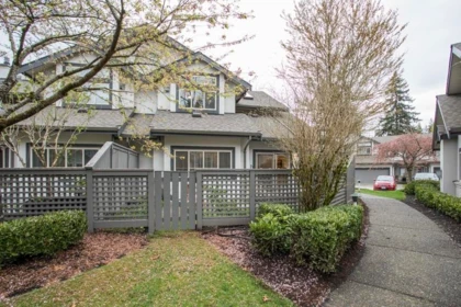 Hot Tub / Spa Photo of 7 3387 King George Boulevard, Surrey, BC