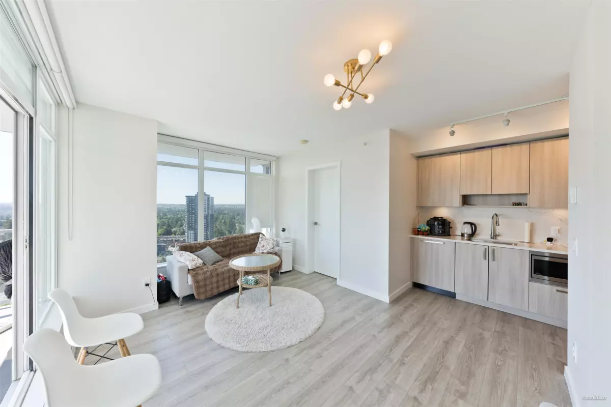 Family Room Photo of 2508 13350 Central Avenue, Surrey, BC