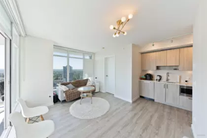 2508 13350 Central Avenue, Surrey, BC, Surrey — Apartment/Condo for sale