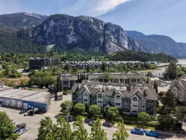 201 1460 Pemberton Avenue, Squamish, BC, Squamish — Apartment/Condo for sale