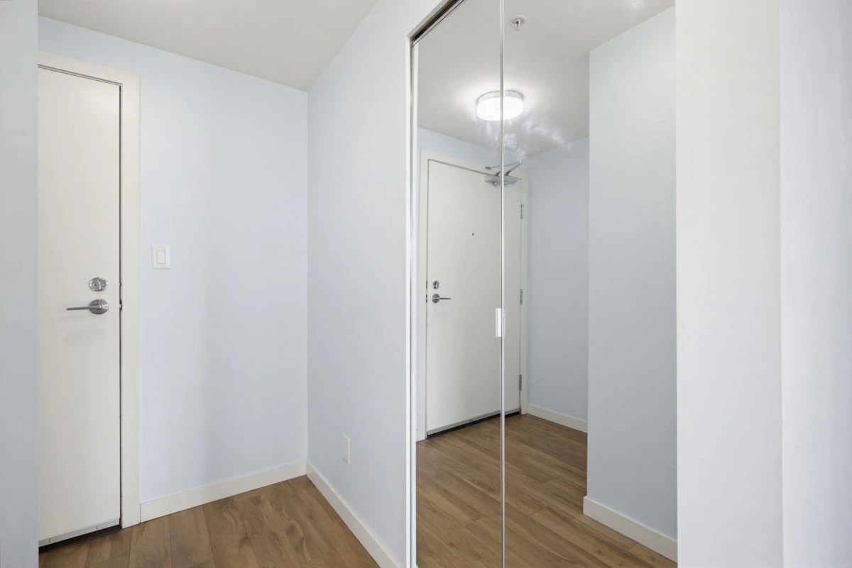 Family Room Photo of 908 13325 102a Avenue, Surrey, BC