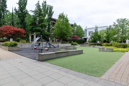 Backyard Photo of 908 13325 102a Avenue, Surrey, BC