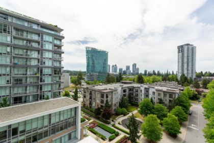 Hallway Photo of 908 13325 102a Avenue, Surrey, BC
