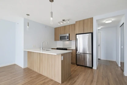 Kitchen Island Photo of 908 13325 102a Avenue, Surrey, BC