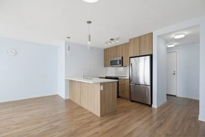 Kitchen Photo of 908 13325 102a Avenue, Surrey, BC
