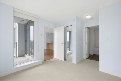 Powder Room Photo of 908 13325 102a Avenue, Surrey, BC
