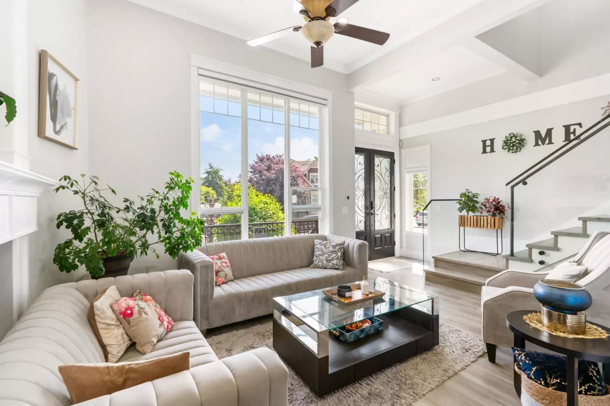 Living Room Photo of 6287 148a Street, Surrey, BC