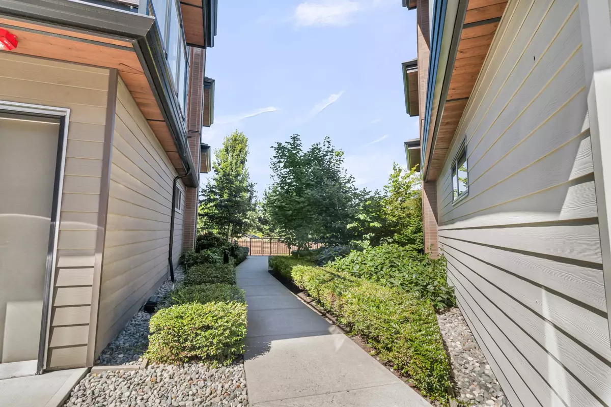 Dining Area Photo of 31 15775 Mountain View Drive, Surrey, BC