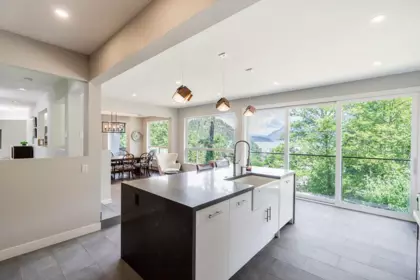 Kitchen Island Photo of 6330 Chatham Street, West Vancouver, BC
