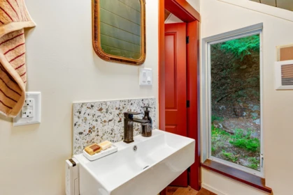 Basement Recreation Room Photo of 303 Wood Dale Drive, Mayne Island, BC