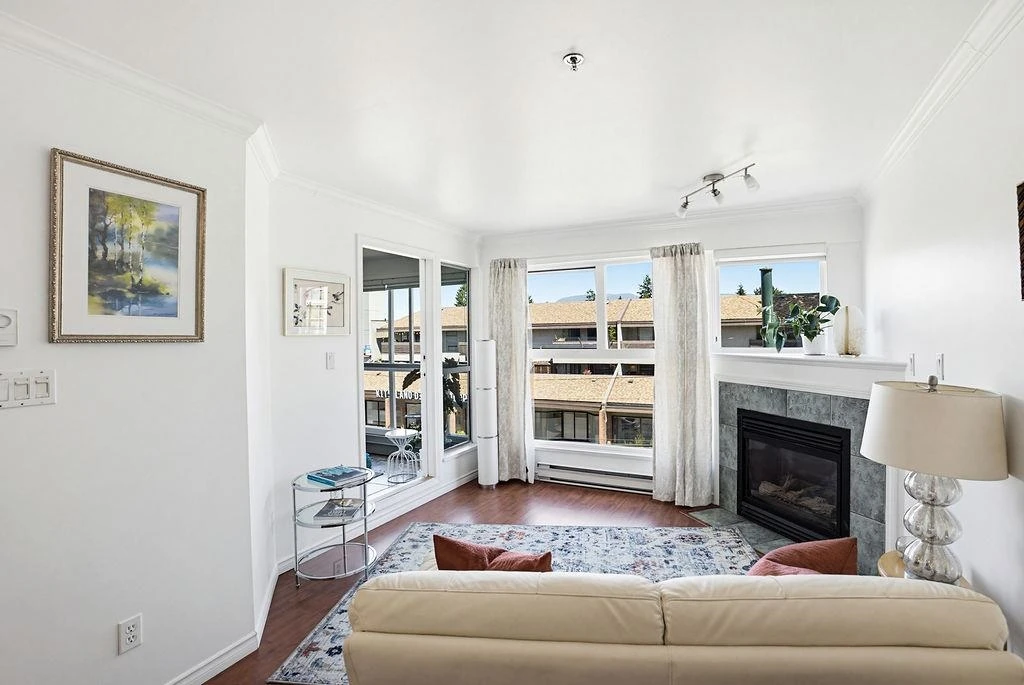 Family Room Photo of 304 2025 Stephens Street, Vancouver, BC