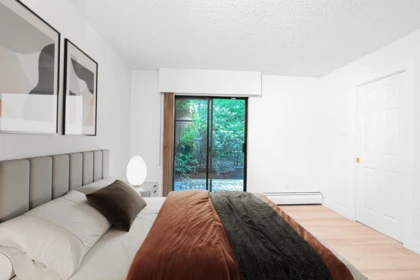 Breakfast Nook Photo of 102 747 17th Street, West Vancouver, BC