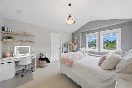 Hallway Photo of 24766 100a Avenue, Maple Ridge, BC