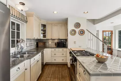 Breakfast Nook Photo of 6054 Gleneagles Drive, West Vancouver, BC