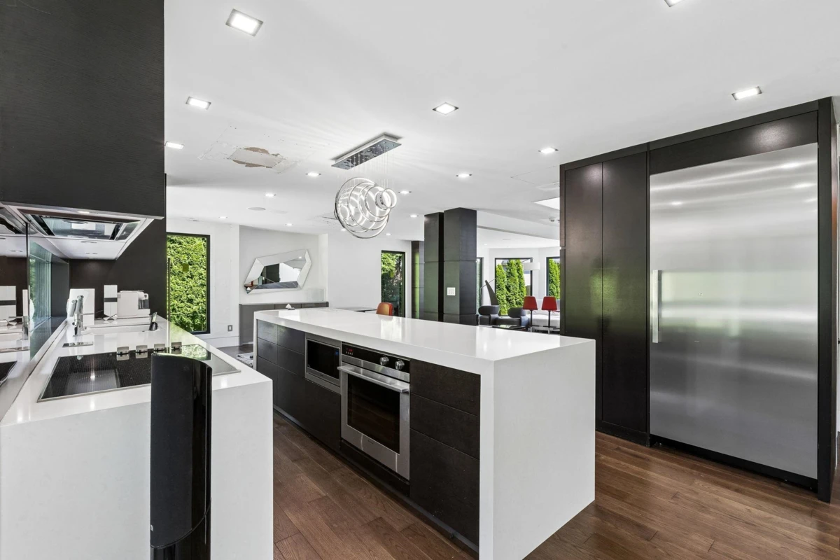 Dining Area Photo of 4577 Capilano Road, North Vancouver, BC