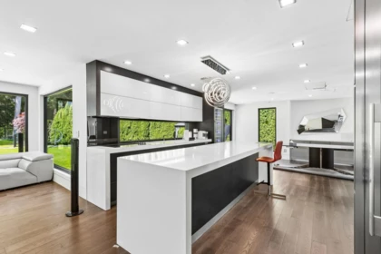 Kitchen Photo of 4577 Capilano Road, North Vancouver, BC