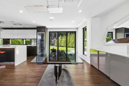 Walk-In Closet Photo of 4577 Capilano Road, North Vancouver, BC