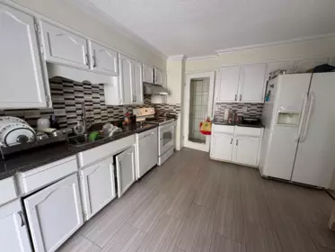Walk-In Closet Photo of 8063 138a Street, Surrey, BC