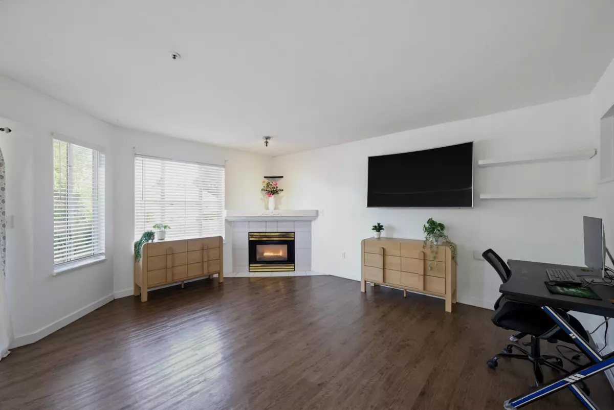 Family Room Photo of 101 20064 56 Avenue, Langley, BC