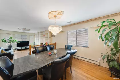 Kitchen Island Photo of 2825 E 3rd Avenue, Vancouver, BC