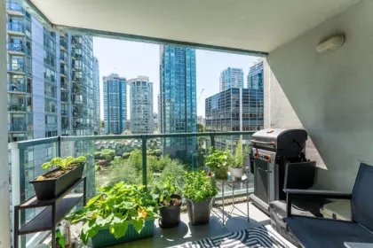 Hallway Photo of 1506 1238 Melville Street, Vancouver, BC