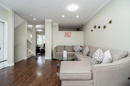 Kitchen Photo of 1 14877 58 Avenue, Surrey, BC
