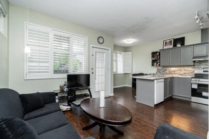 Primary Bathroom Photo of 1 14877 58 Avenue, Surrey, BC