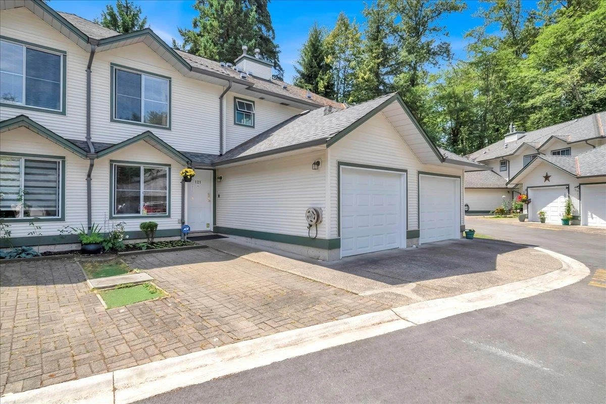 Family Room Photo of 121 8655 King George Boulevard, Surrey, BC