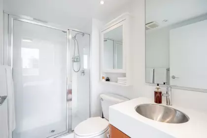Primary Bathroom Photo of 905 328 E 11th Avenue, Vancouver, BC